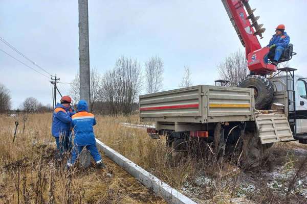 Энергетики подключили к сетям систему освещения автобусной остановки в Сергиевом Посаде